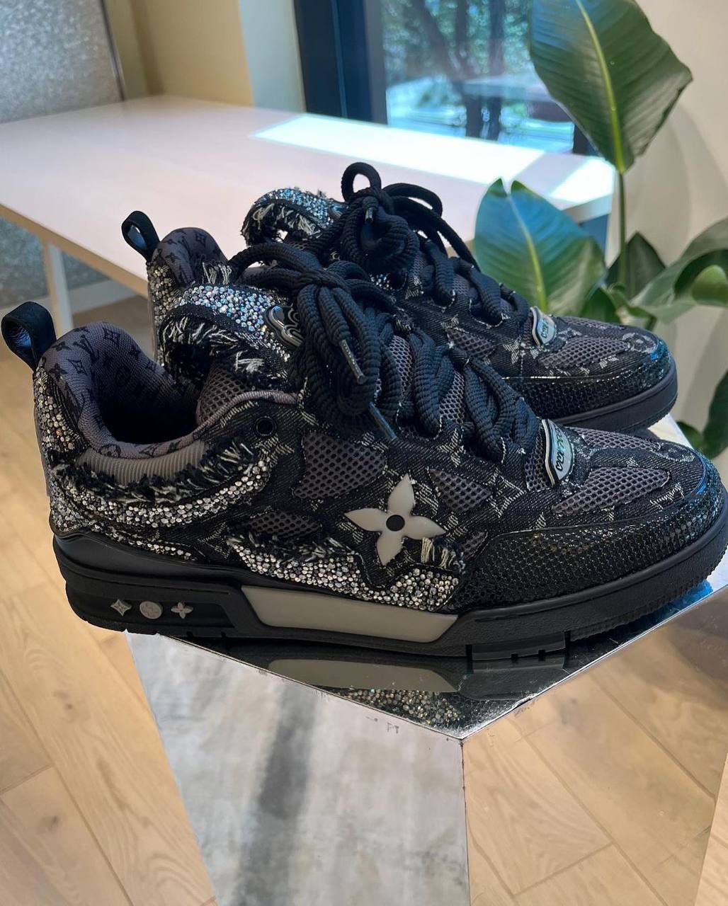 Luis Vuitton Gris Brillo