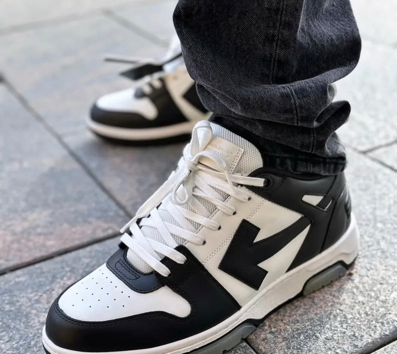 OFF WHITE- BLACK