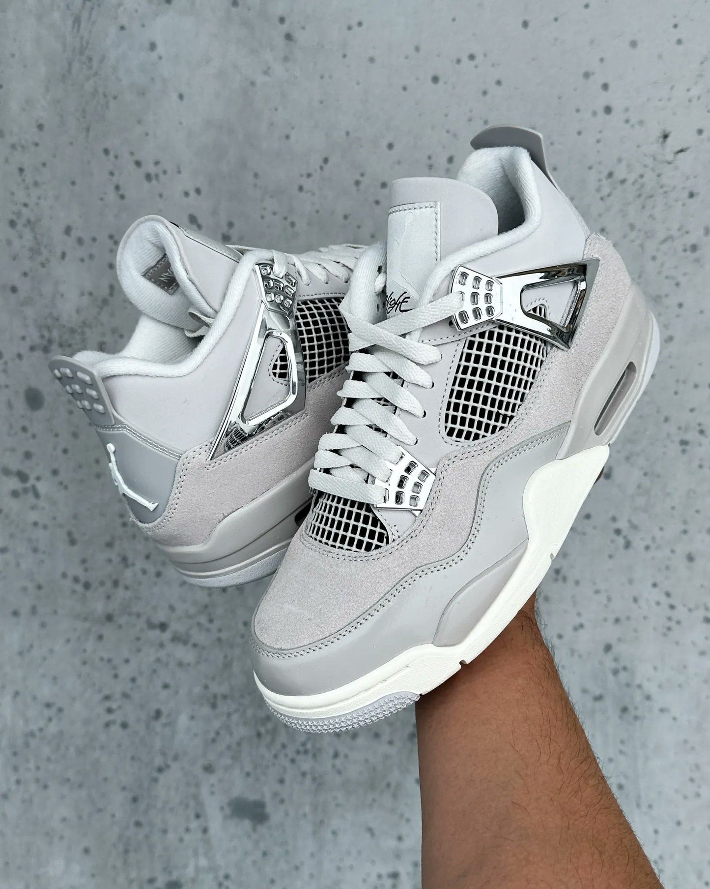 JORDAN 4 FROZEN MOMENTS