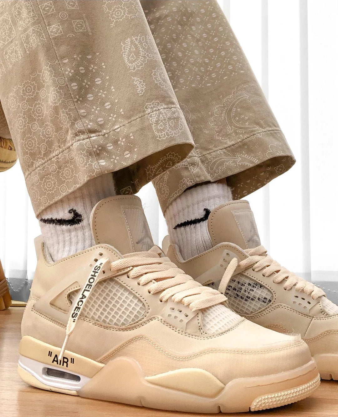 JORDAN RETRO BEIGUE