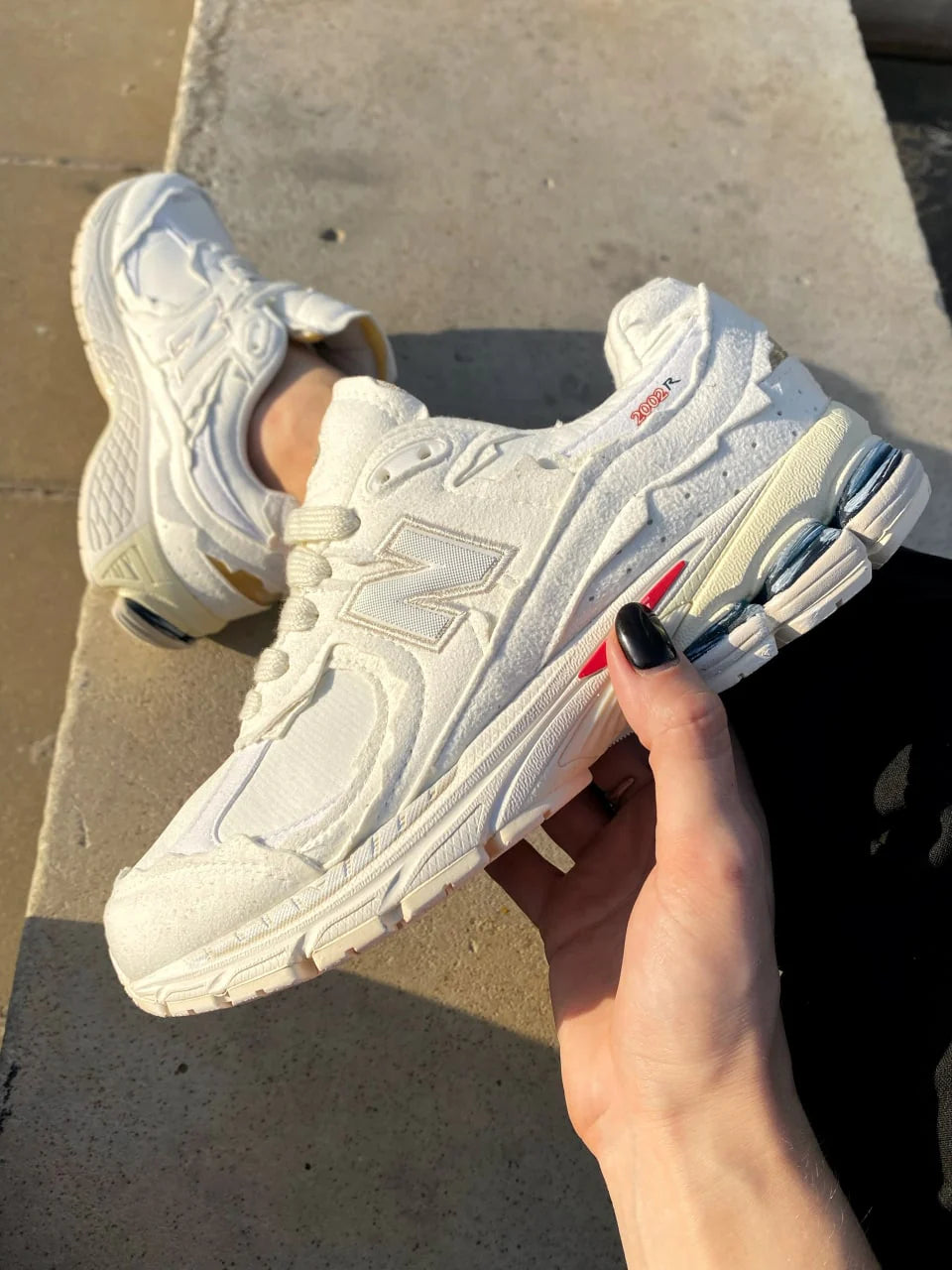 NEW BALANCE 2002R
