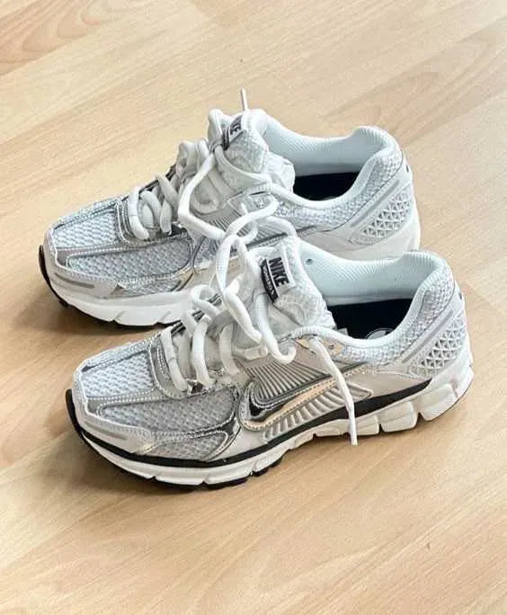 NIKE VOMERO 5