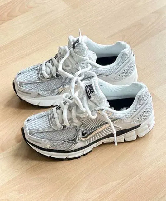 NIKE VOMERO 5