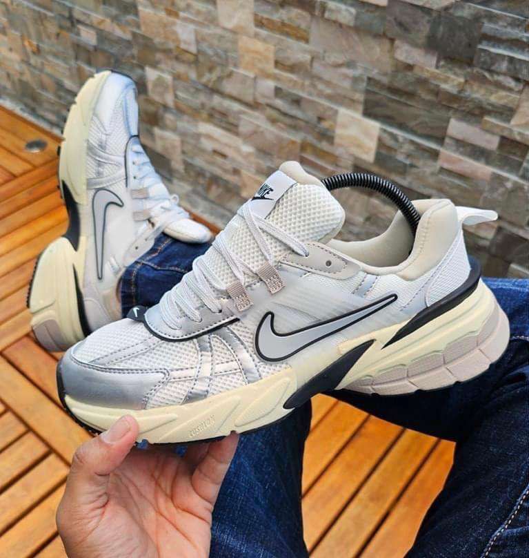 NIKE V2K RUN
