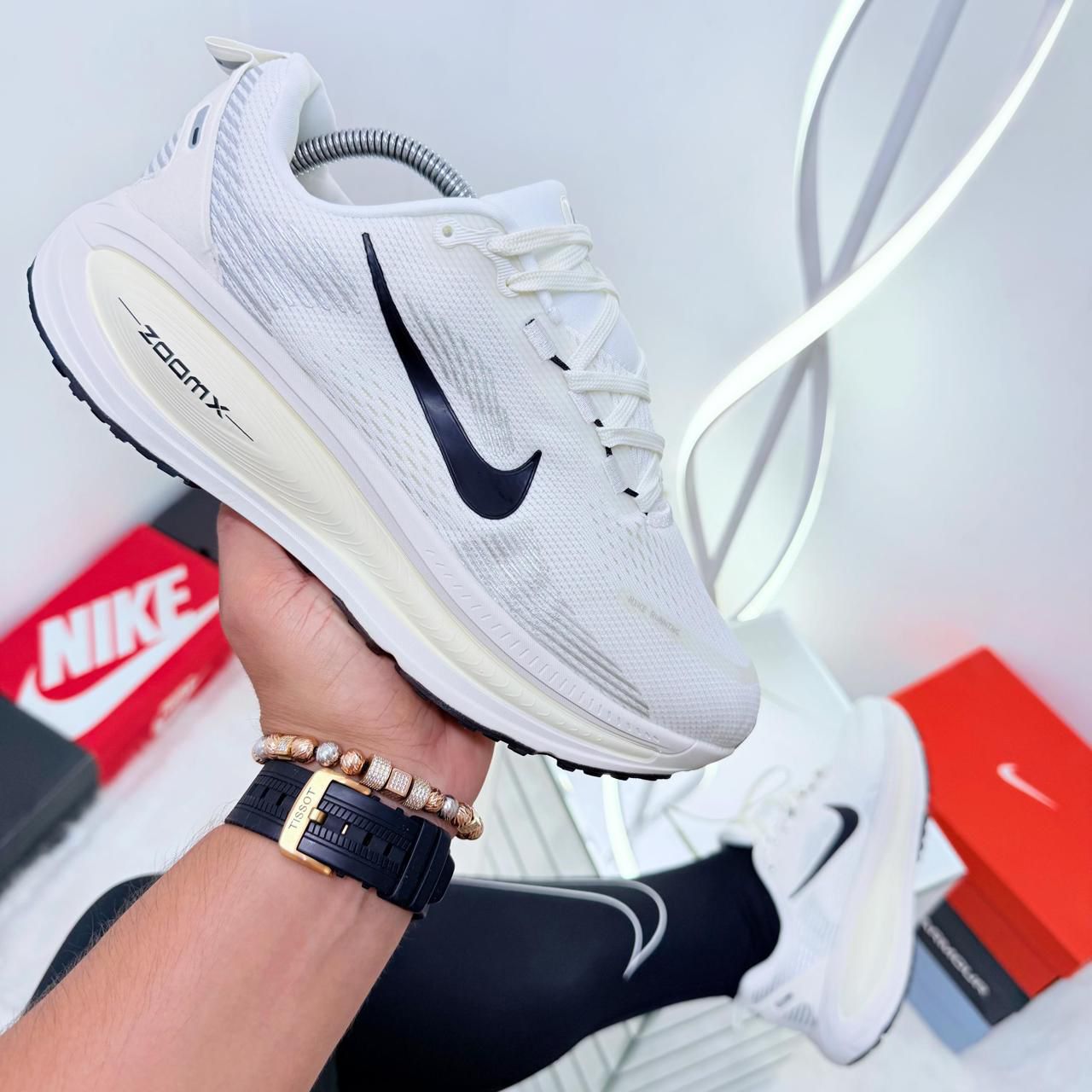 NIKE VOMERO 18 ROAD